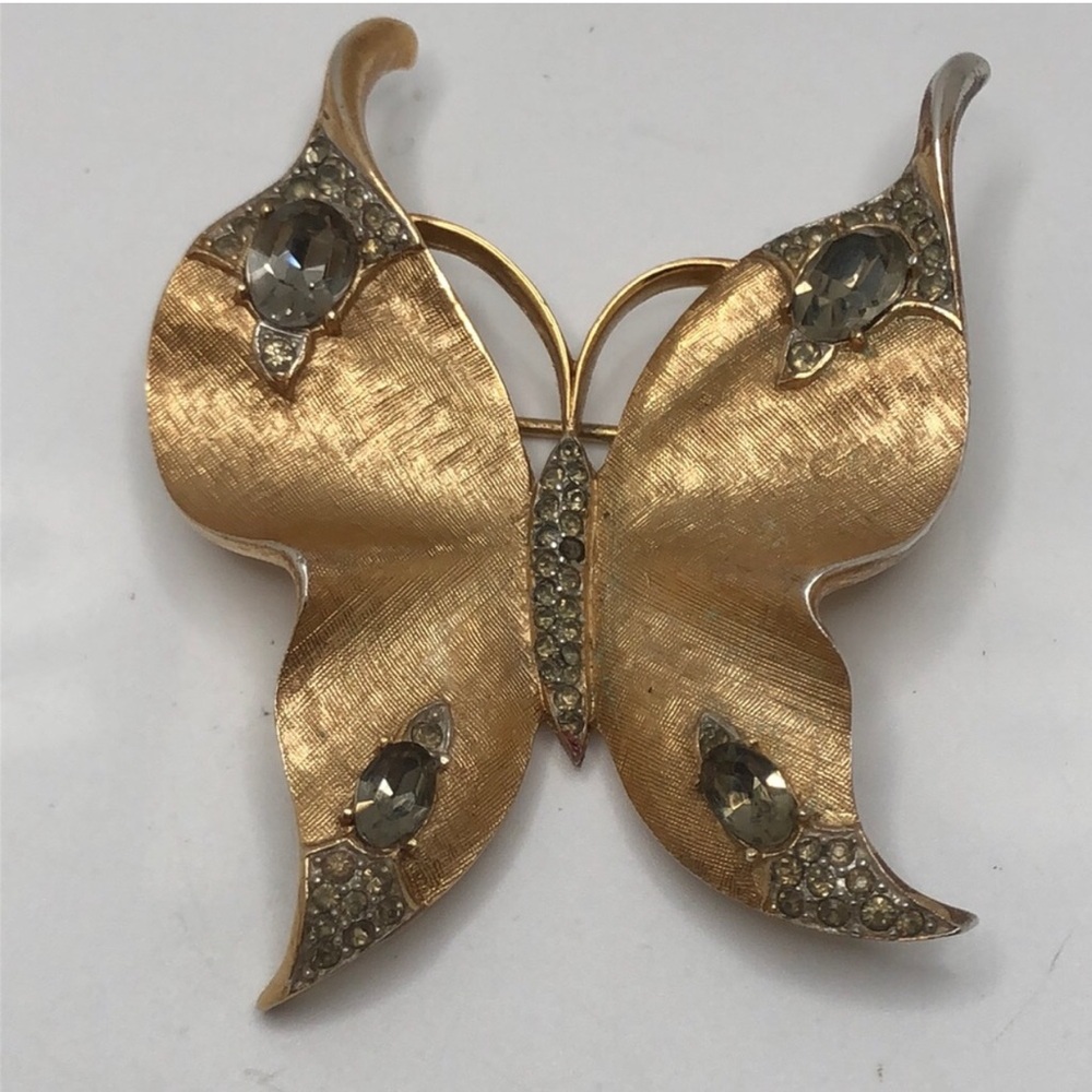 VTG Crown Trifari Eye catching Butterfly Gold tone with pave-set rhinestones